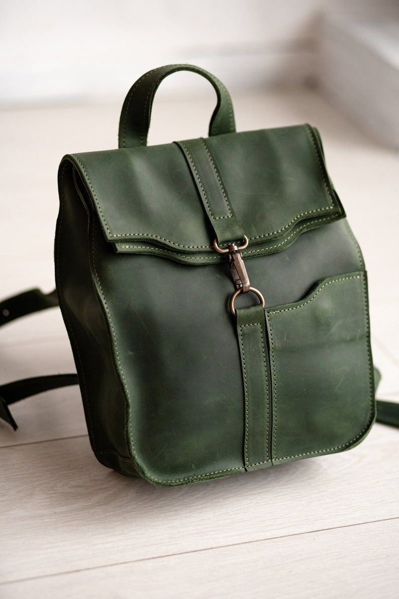 https://citcraft.com/wp-content/uploads/2026/03/Green-Leather-Pack-Dark-green-minimal-leather-daypack.jpg