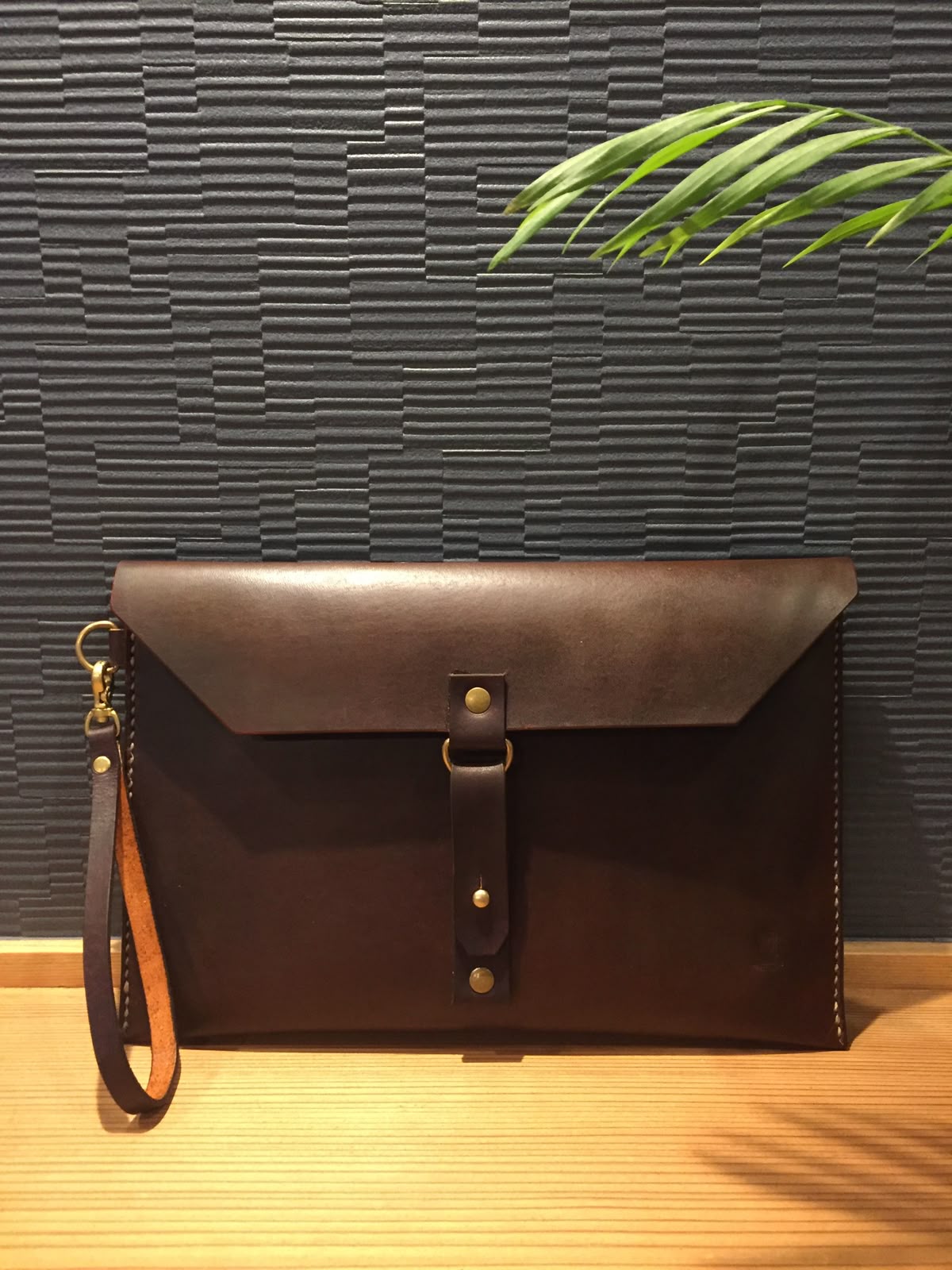 Laptop Sleeve - Textured brown leather zip case
