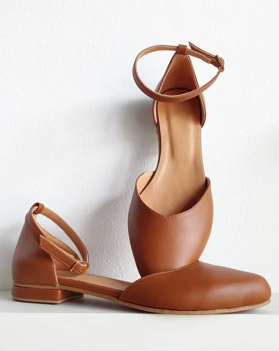 https://citcraft.com/wp-content/uploads/2026/04/Leather-Ankle-Flats-Brown-leather-ankle-strap-flat-shoes.webp